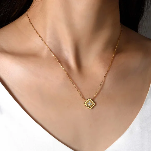Gold Floral Pendant Necklace